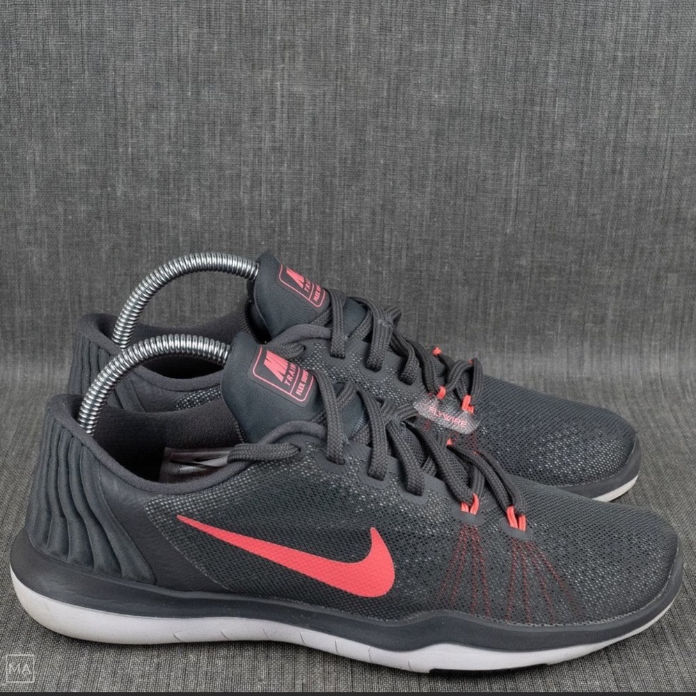 Nike Women's Flex Supreme TR5 Sneakers Size 9 Gray